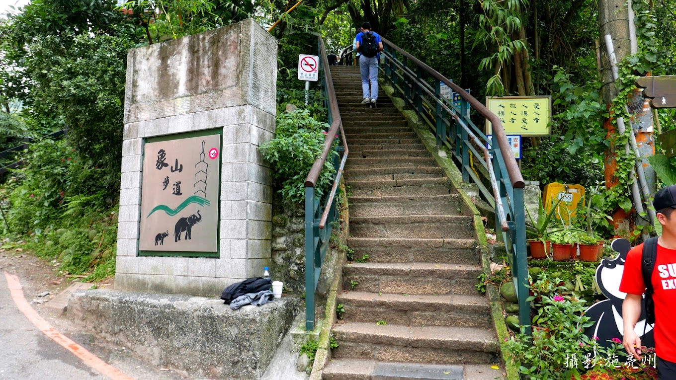 霊雲宮登山口